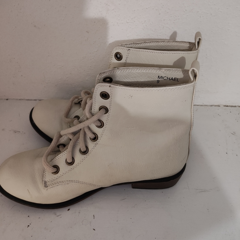 Boots - Picture 2 of 4